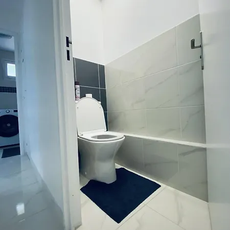 Appartement Parisien Neuf, Moderne Avec Grande Salon, 2 Chambres, 4 Lits, Parking Gratuit, 15min De Paris Et 13 Min Aeroport Orly Vitry-sur-Seine